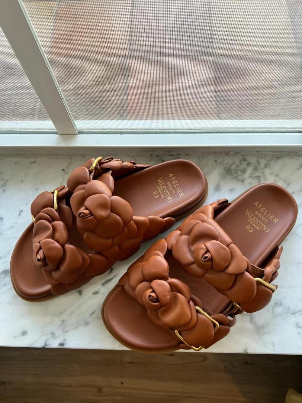 Valentino elegant brown